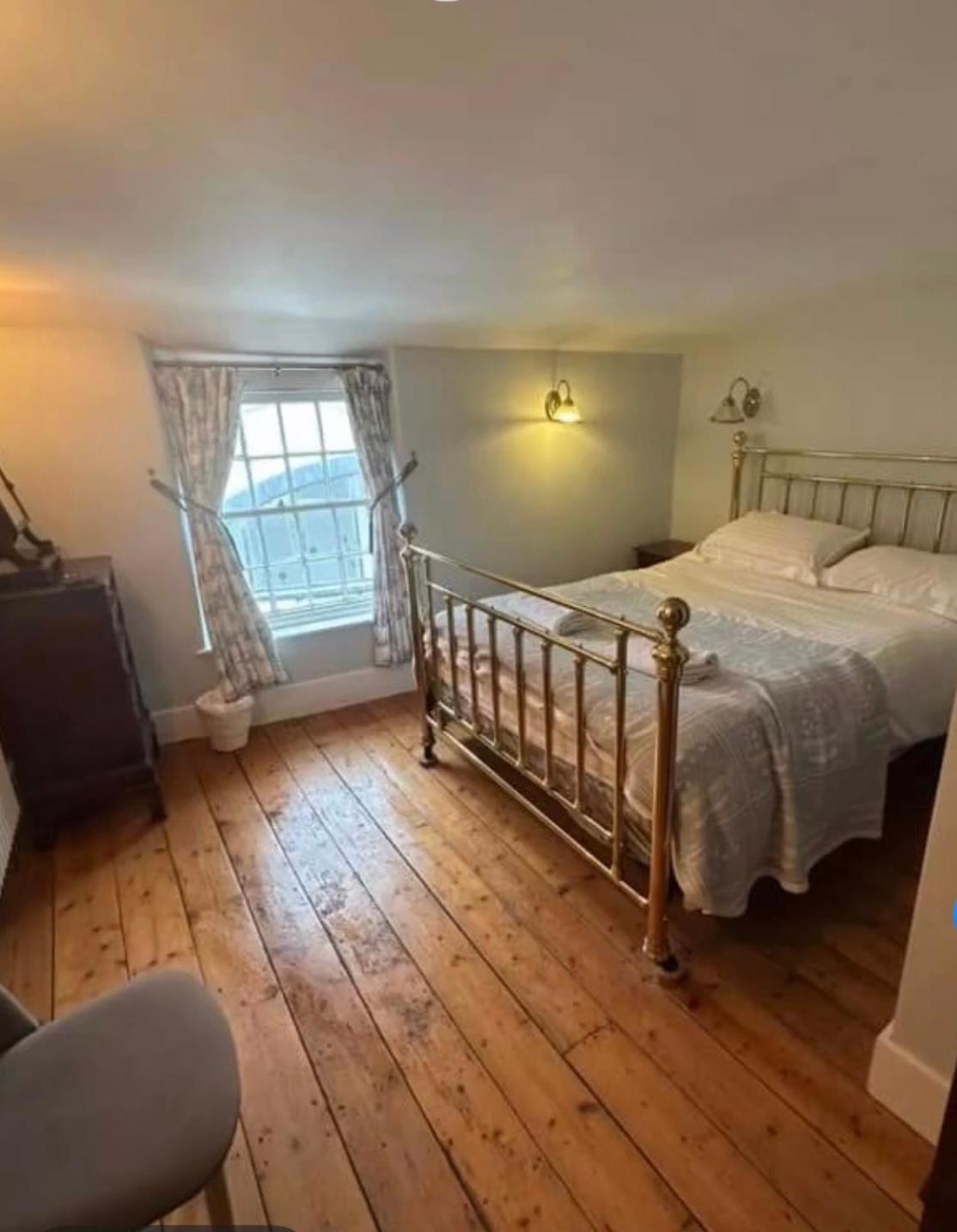Little Monmouth 4 Bedroom Cottage, Old Town Lyme Regis, Dog Friendly And Parking Exterior photo