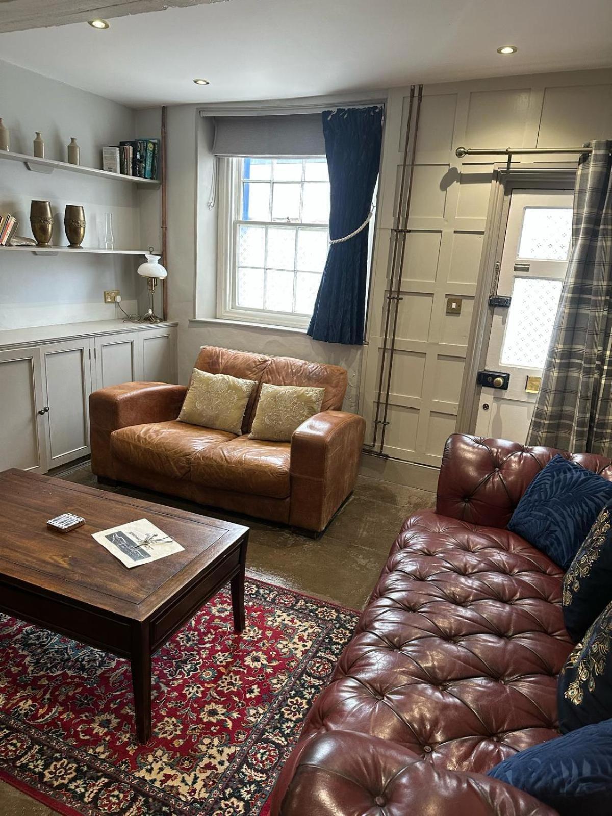 Little Monmouth 4 Bedroom Cottage, Old Town Lyme Regis, Dog Friendly And Parking Exterior photo