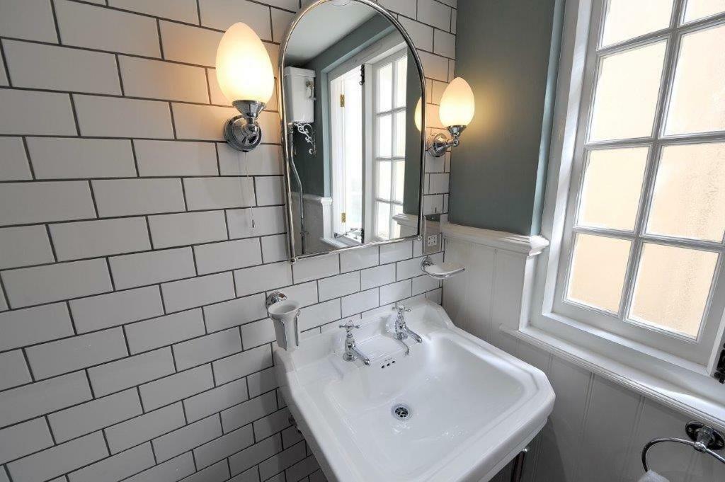 Little Monmouth 4 Bedroom Cottage, Old Town Lyme Regis, Dog Friendly And Parking Exterior photo