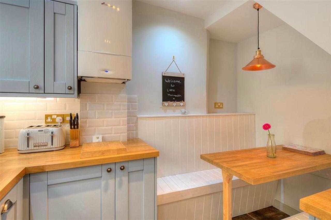 Little Monmouth 4 Bedroom Cottage, Old Town Lyme Regis, Dog Friendly And Parking Exterior photo